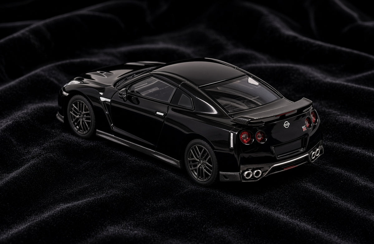 Carnel64 Nissan GT-R R35 2019 Special Edition im Maßstab 1:64 in der Farbe Midnight Opal Vorderansicht
