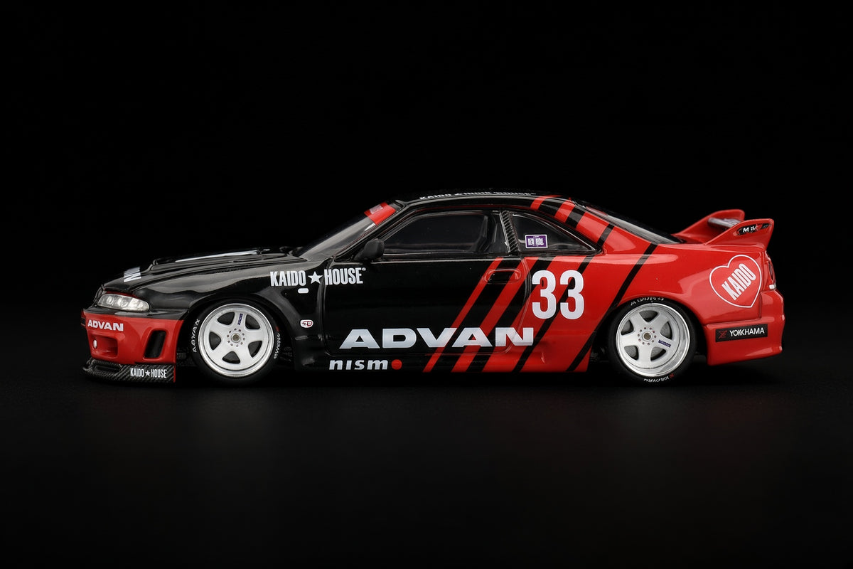 Mini GT – Nissan Skyline GT-R (R33) 1995 Kaido Works ADVAN - Kaido House – Red Black (1:64)