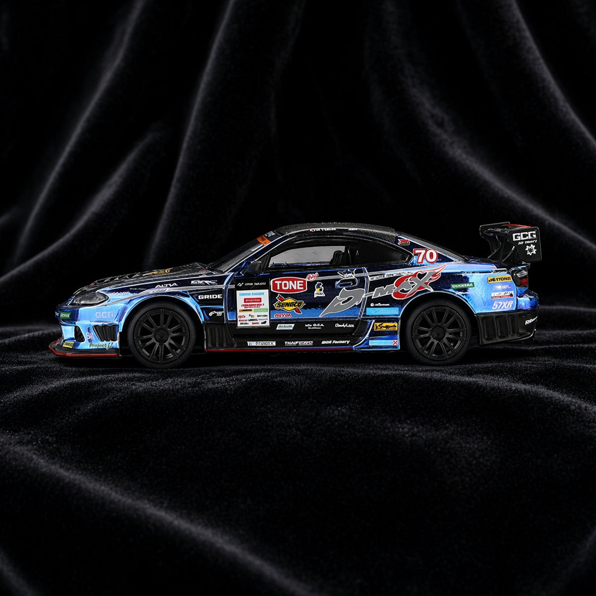 Mini GT – Nissan Silvia (S15) 2023 D-MAX #70 D1GP – Masashi Yokoi (1:64)