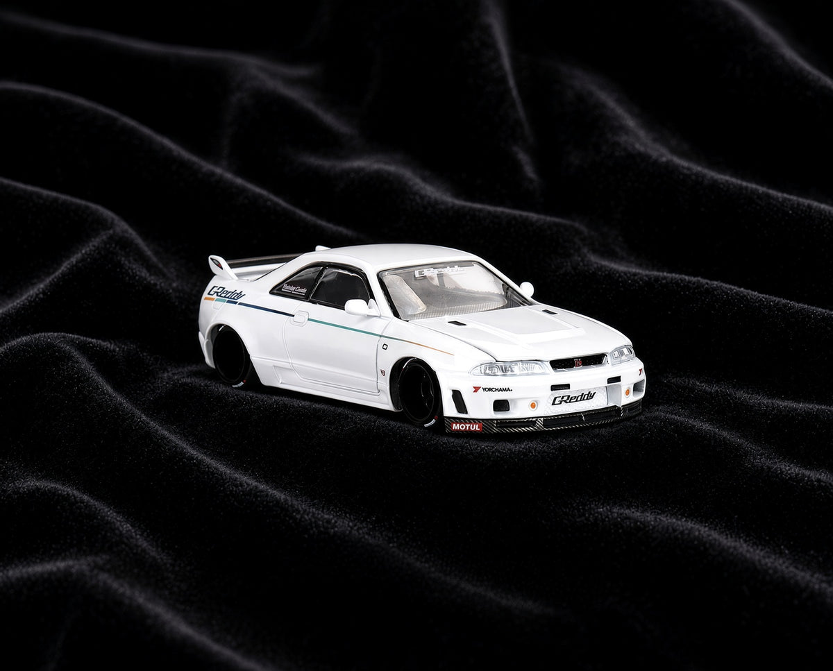 Mini GT – Nissan Skyline GT-R (R33) 1995 Greddy GR33 V1 – White (1:64)