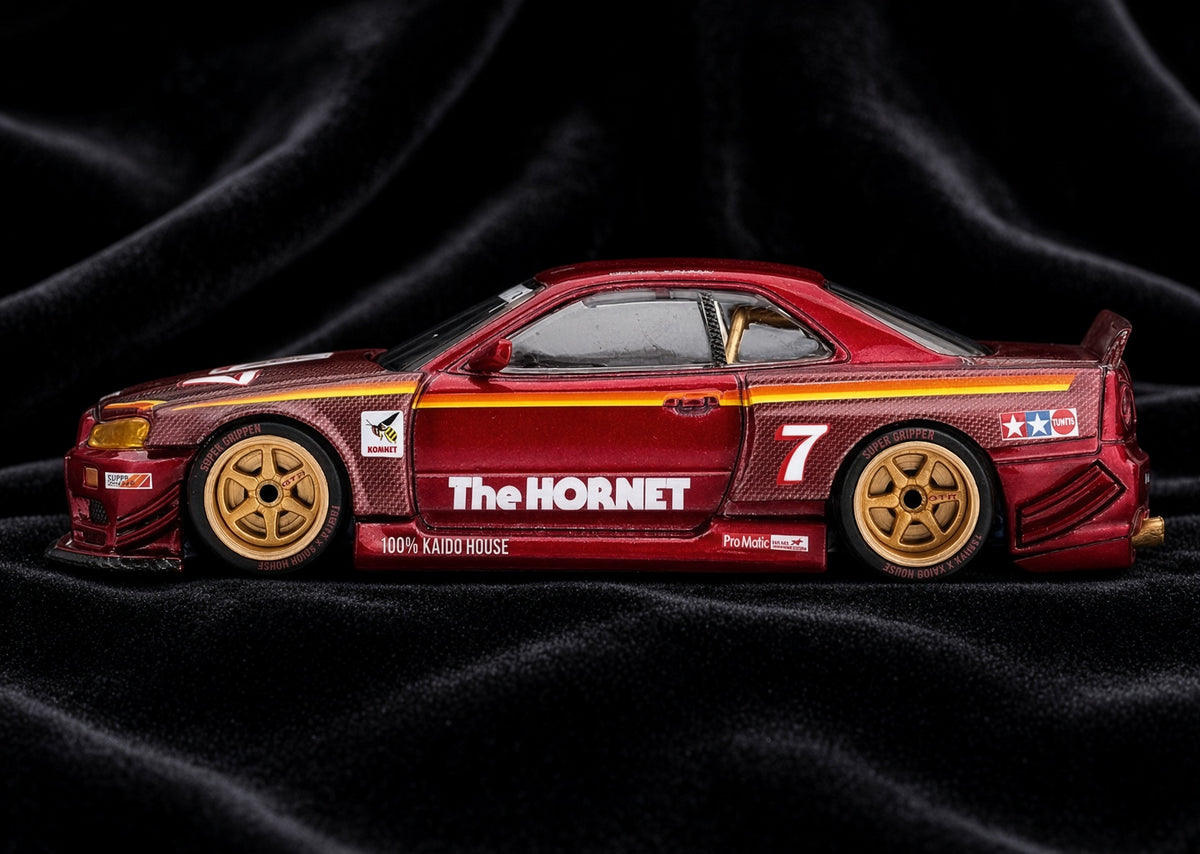 Mini GT - Nissan Skyline GT-R (R34) Tamiya X Kaido House "The Hornet" V2 1999 - Red (1:64)