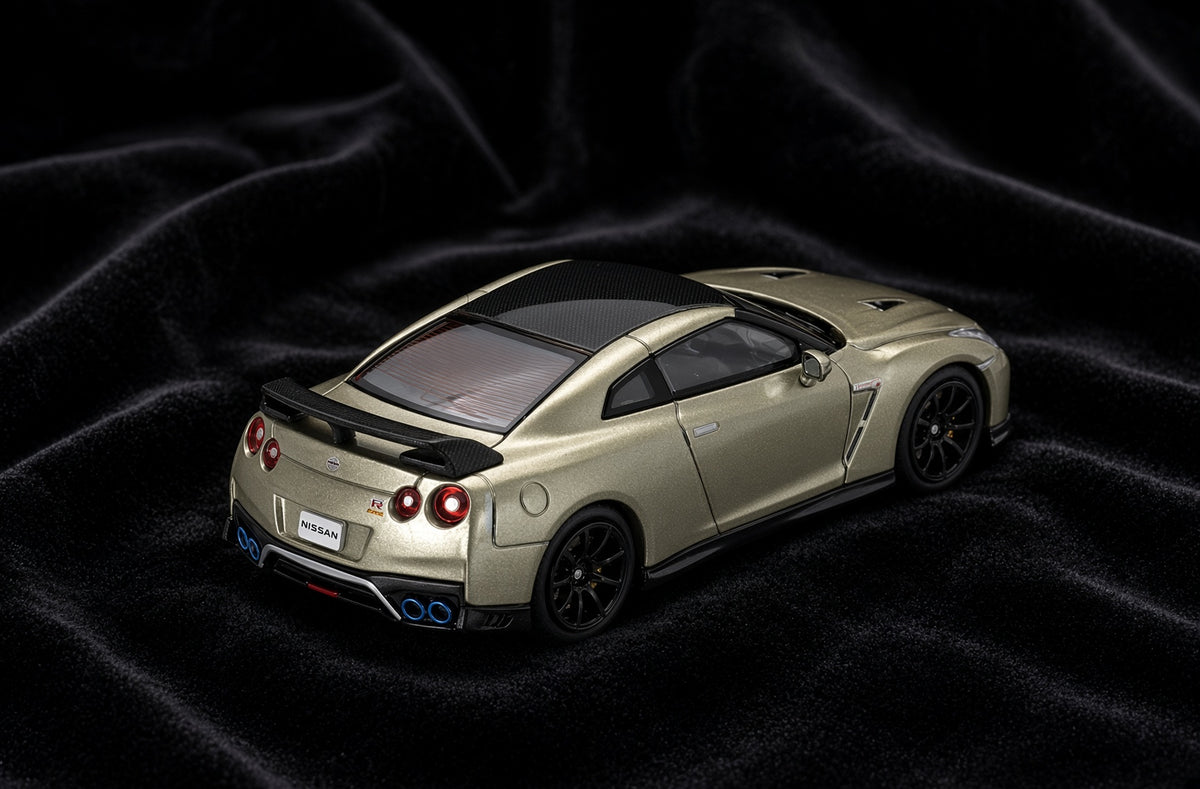 Motorhelix Nissan GT-R R35 Track Edition Engineered by NISMO T-Spec 2022 in Millennium Jade 1:64 Limited Edition 1 of 1599 in Acrylvitrine