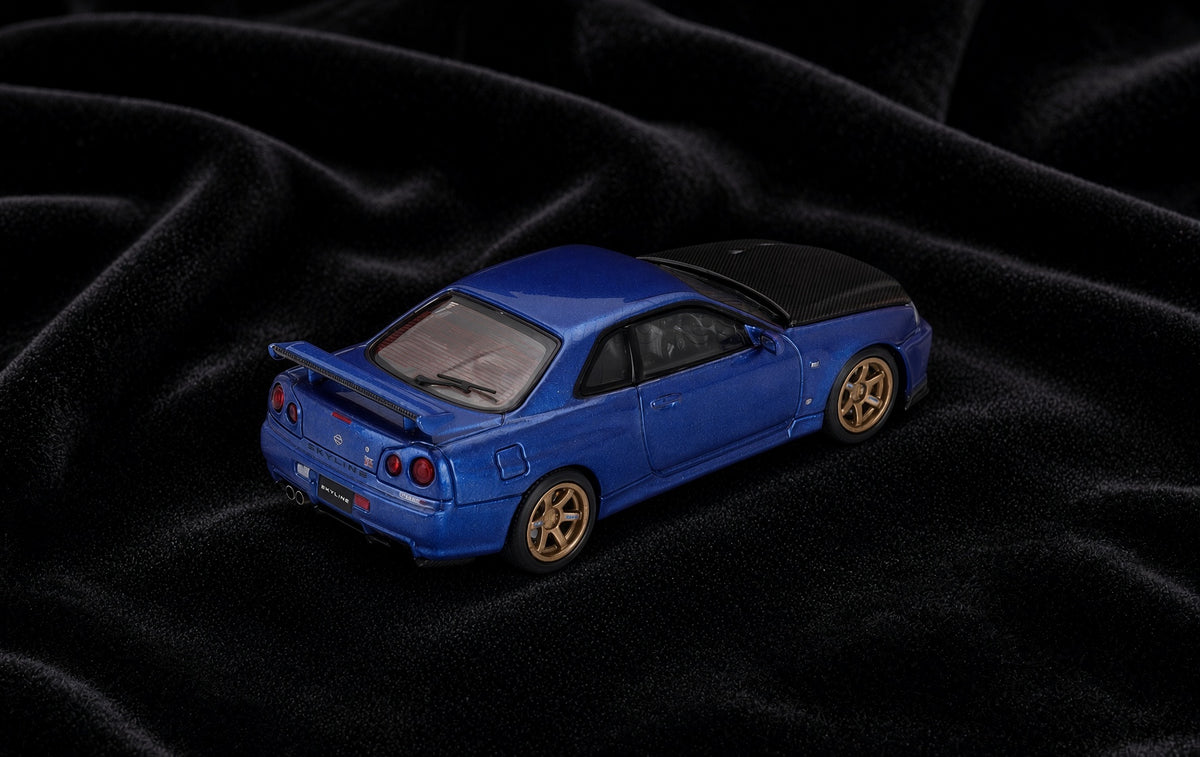 Motorhelix 1999 Nissan Skyline GT-R R34 V-Spec II Customized Version in Blue Black 1:64 Premium-Modell mit abnehmbarer Motorhaube und Acrylvitrine